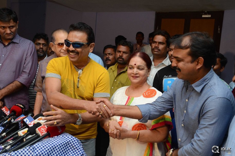 Super-star-Krishna-Watches-Srimanthudu-Movie